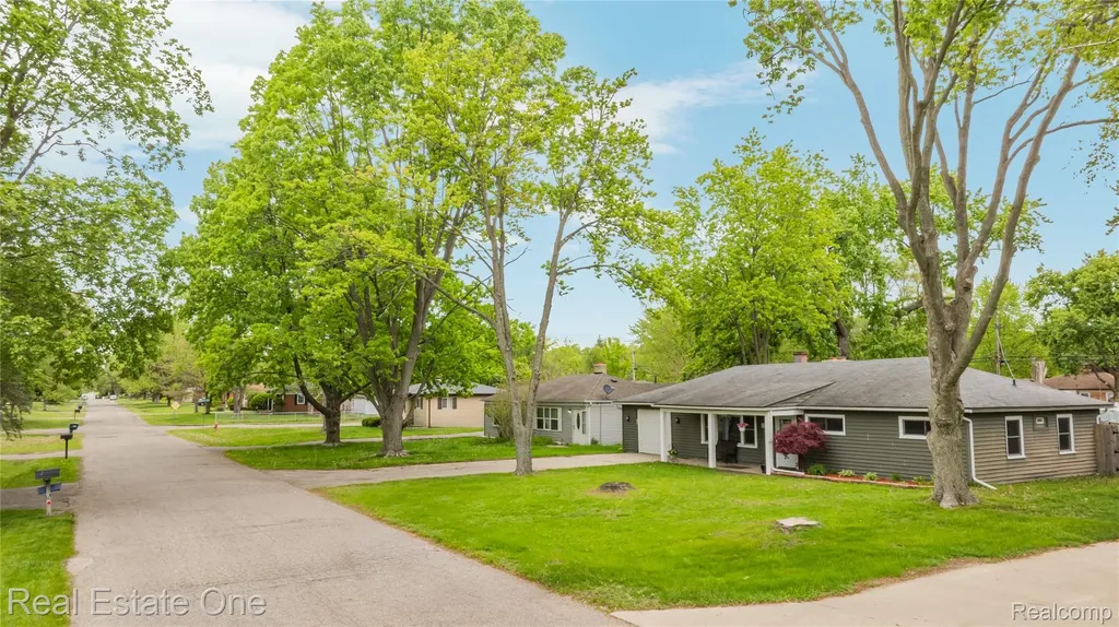 2262 Kohler Street Waterford Charter Township MI 48329