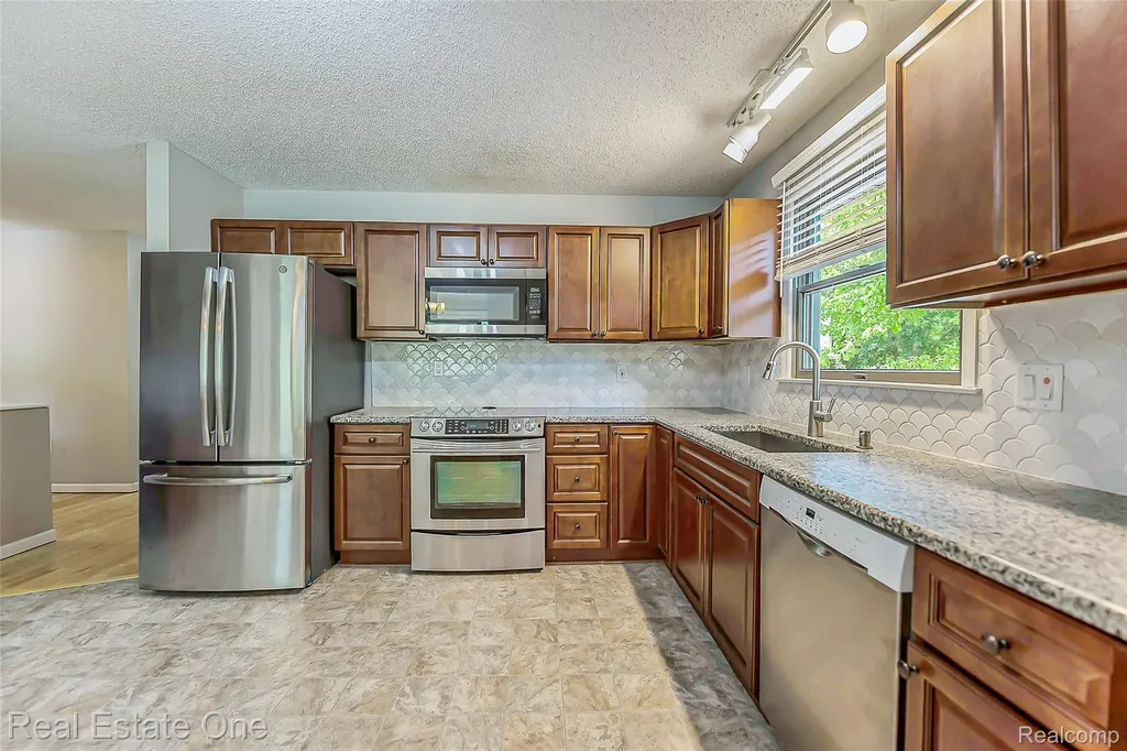 8402 Scotia Hamburg Township MI 48169