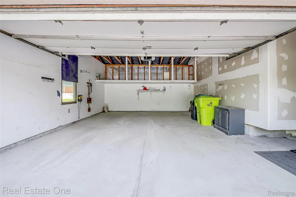 8402 Scotia Hamburg Township MI 48169