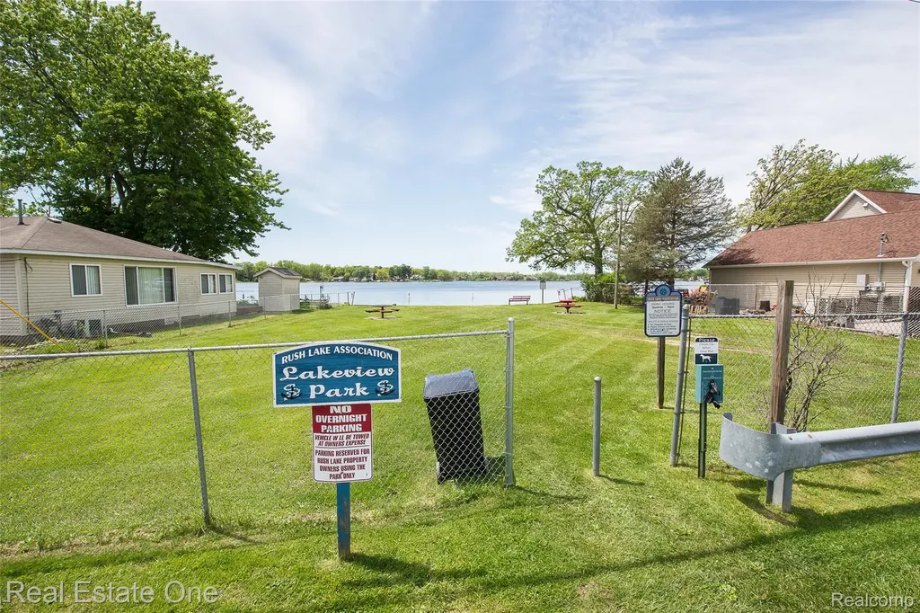 8402 Scotia Hamburg Township MI 48169