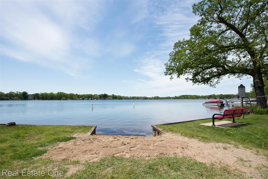 8402 Scotia Hamburg Township MI 48169