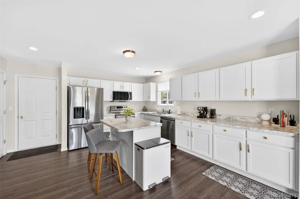 3969 Lotus Landing Circle Waterford Charter Township MI 48329
