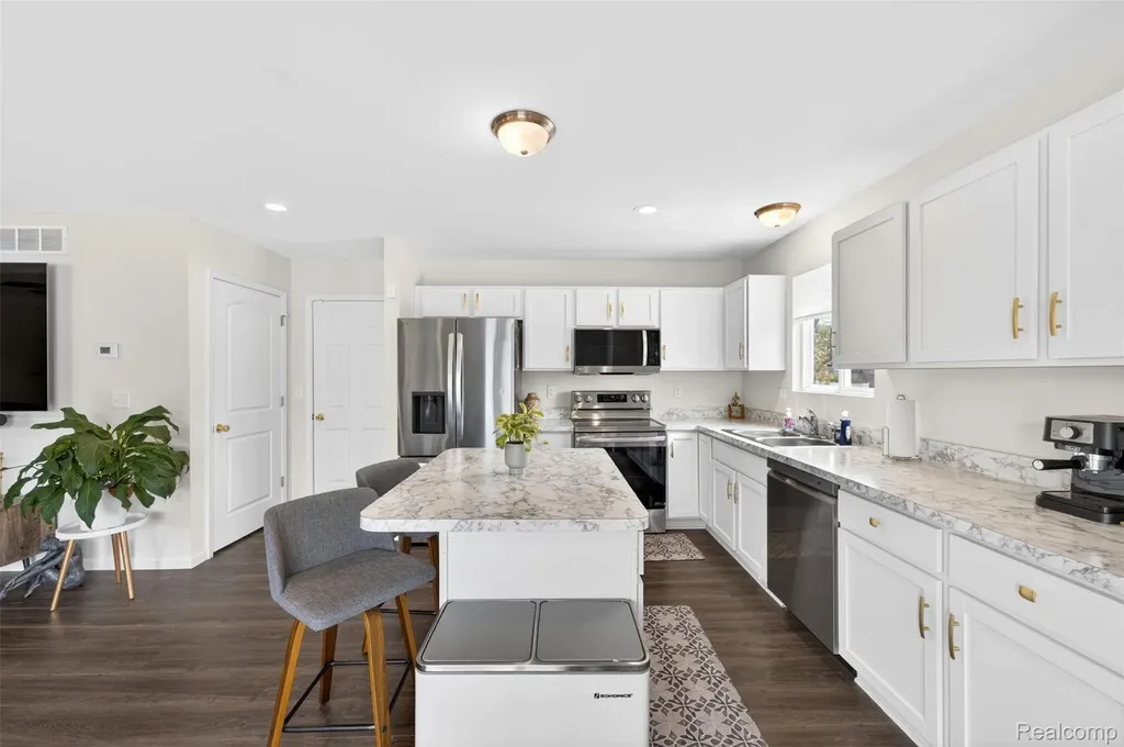 3969 Lotus Landing Circle Waterford Charter Township MI 48329