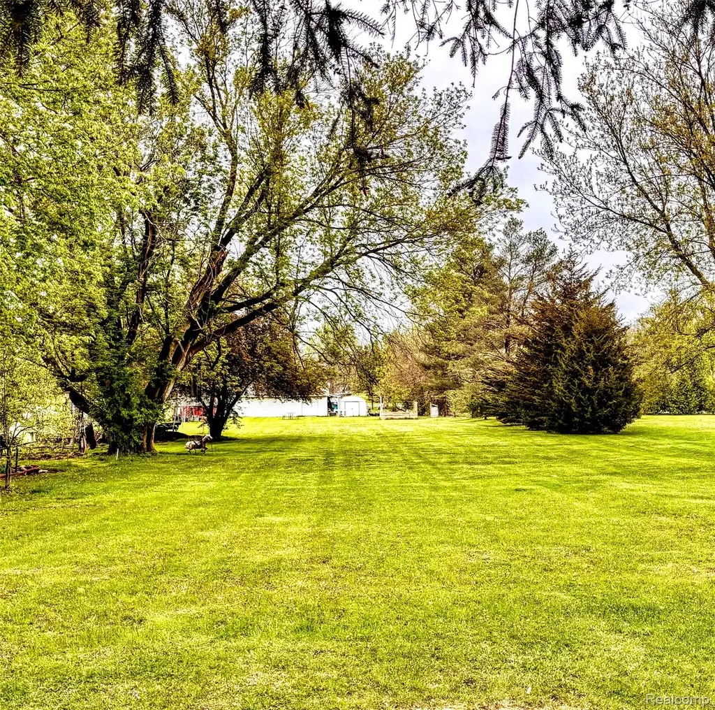 2209 Russell Street Grand Blanc Charter Township MI 48439
