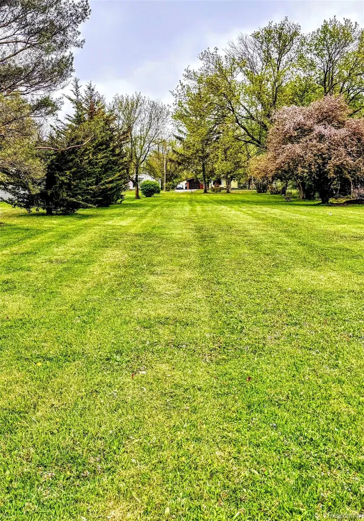 2209 Russell Street Grand Blanc Charter Township MI 48439