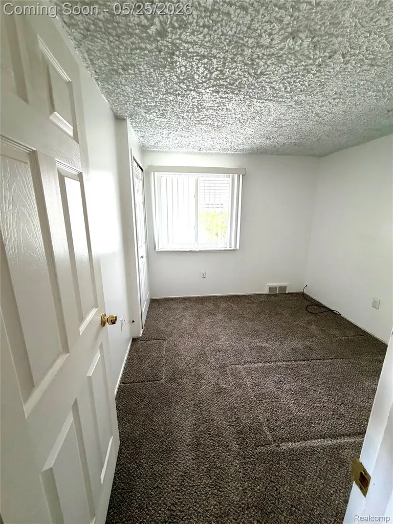 15439 Vivian Street Taylor City MI 48180