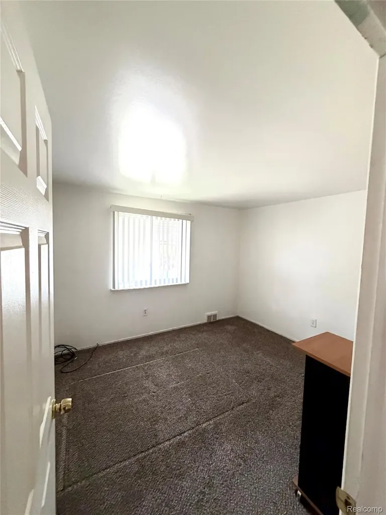 15439 Vivian Street Taylor City MI 48180