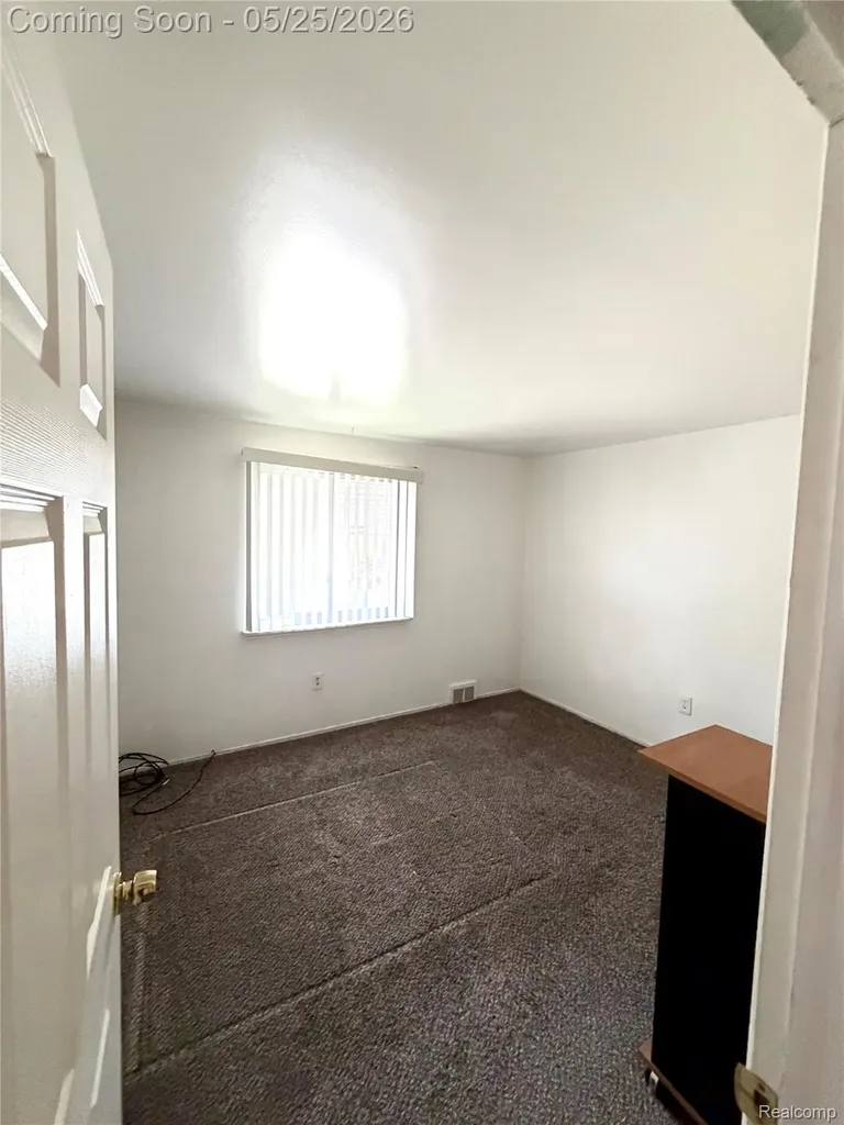 15439 Vivian Street Taylor City MI 48180