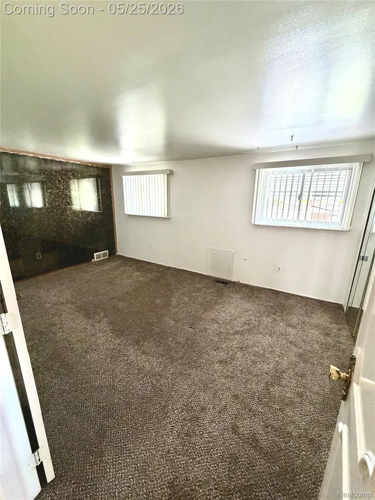 15439 Vivian Street Taylor City MI 48180