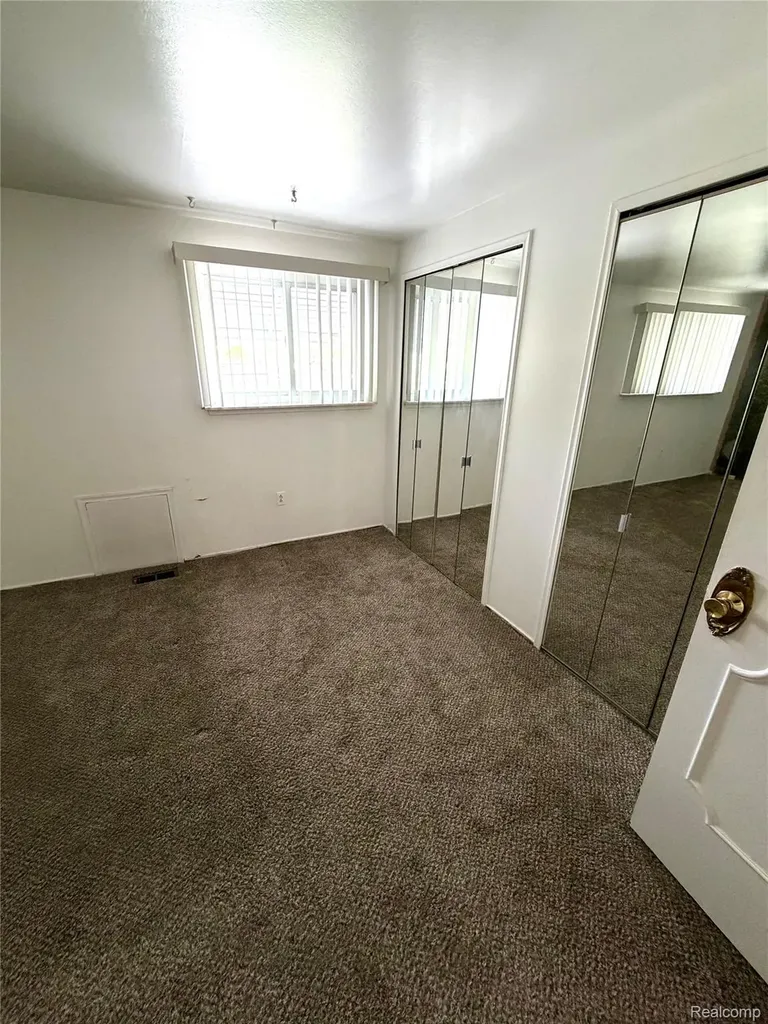 15439 Vivian Street Taylor City MI 48180
