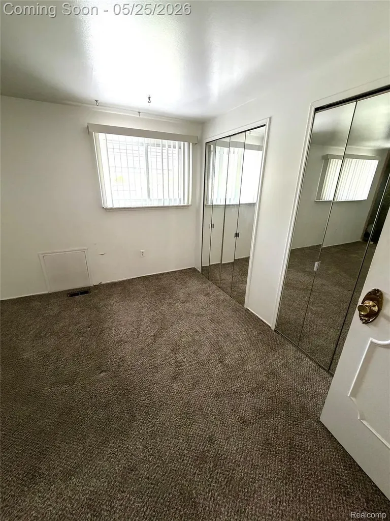 15439 Vivian Street Taylor City MI 48180