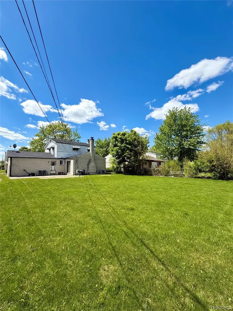 15439 Vivian Street Taylor City MI 48180