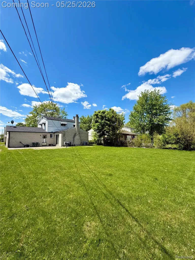 15439 Vivian Street Taylor City MI 48180