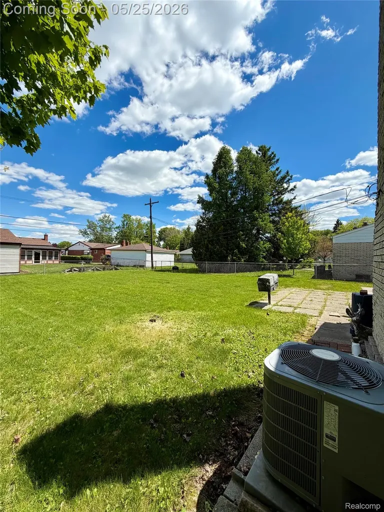 15439 Vivian Street Taylor City MI 48180
