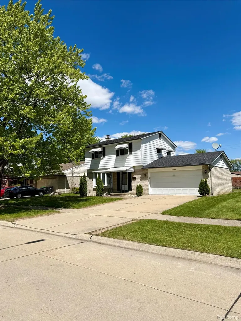 15439 Vivian Street Taylor City MI 48180