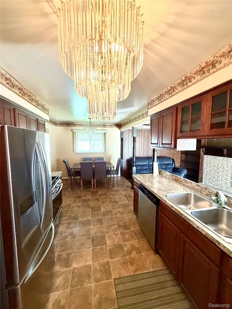 15439 Vivian Street Taylor City MI 48180