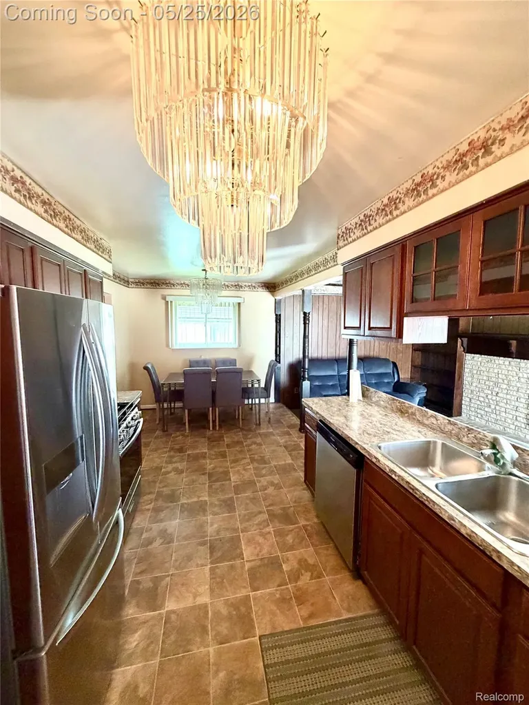 15439 Vivian Street Taylor City MI 48180