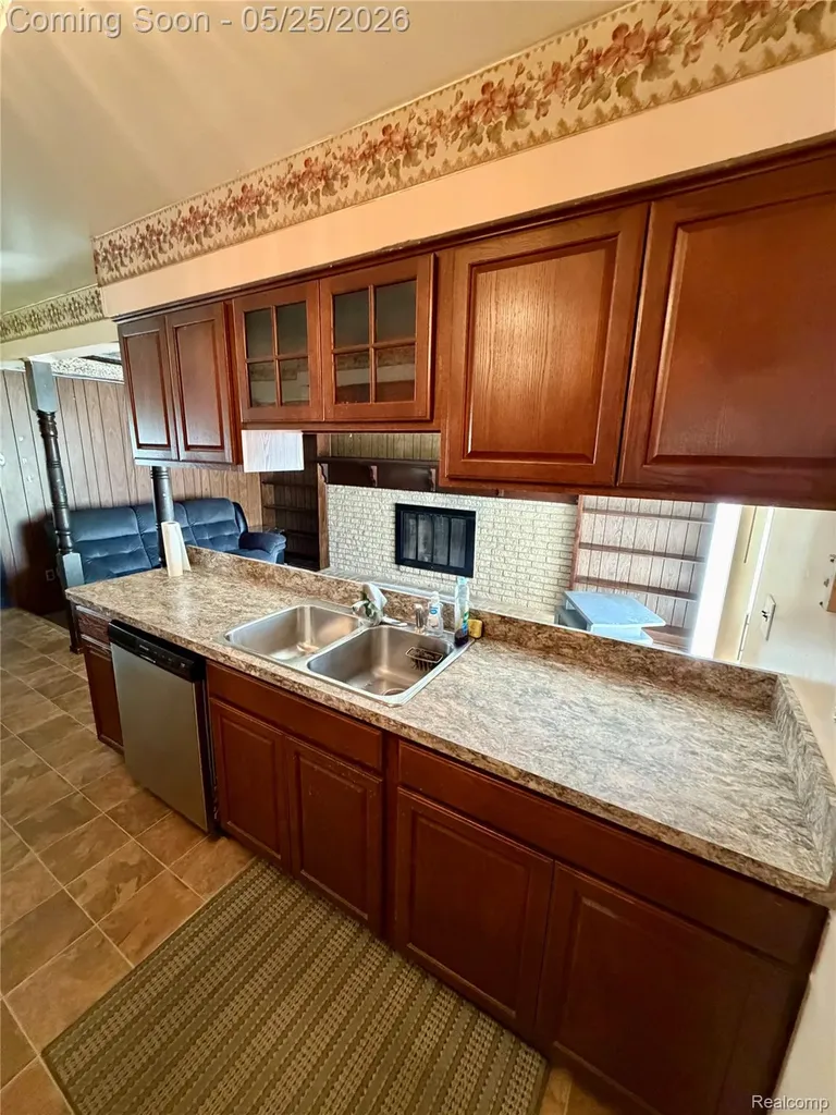15439 Vivian Street Taylor City MI 48180