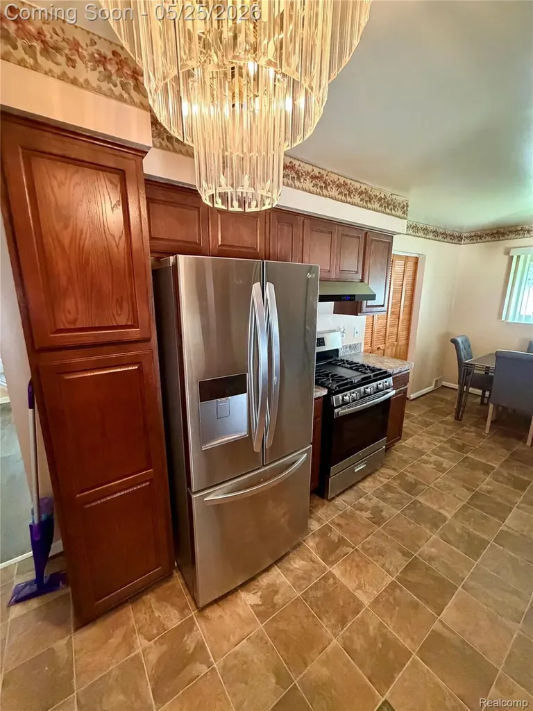 15439 Vivian Street Taylor City MI 48180