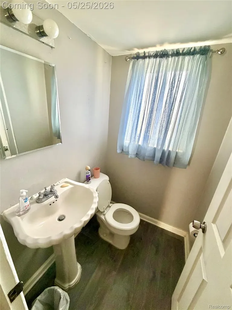 15439 Vivian Street Taylor City MI 48180