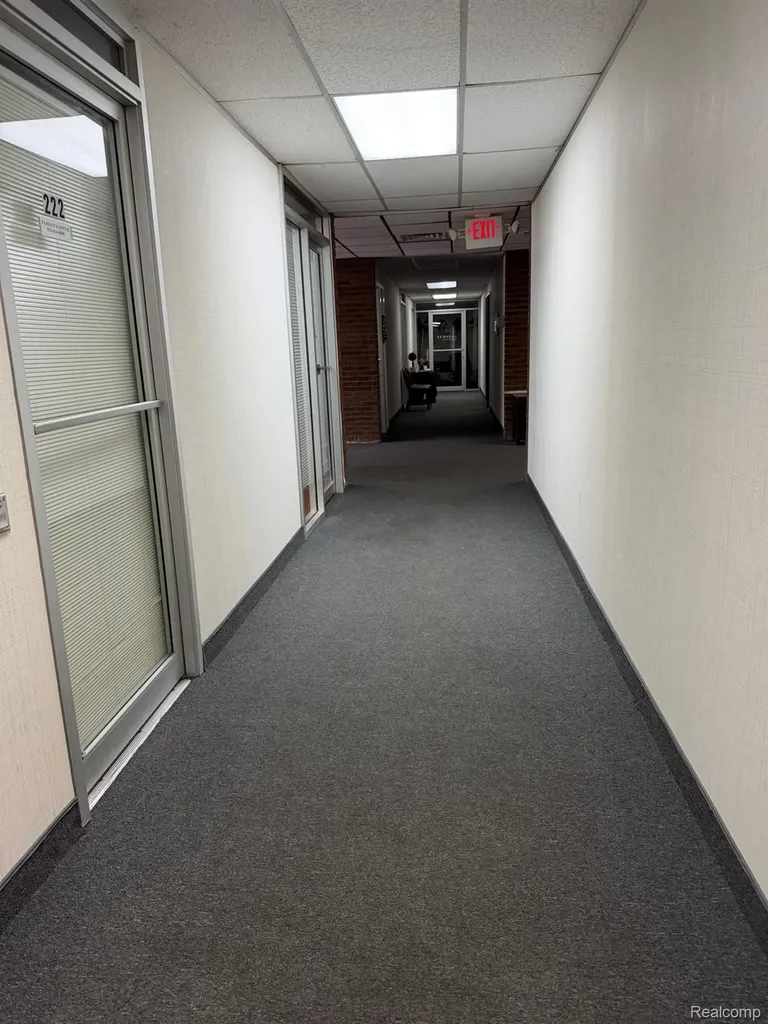 25140 Lahser-multiple Suites Road Southfield City MI 48033