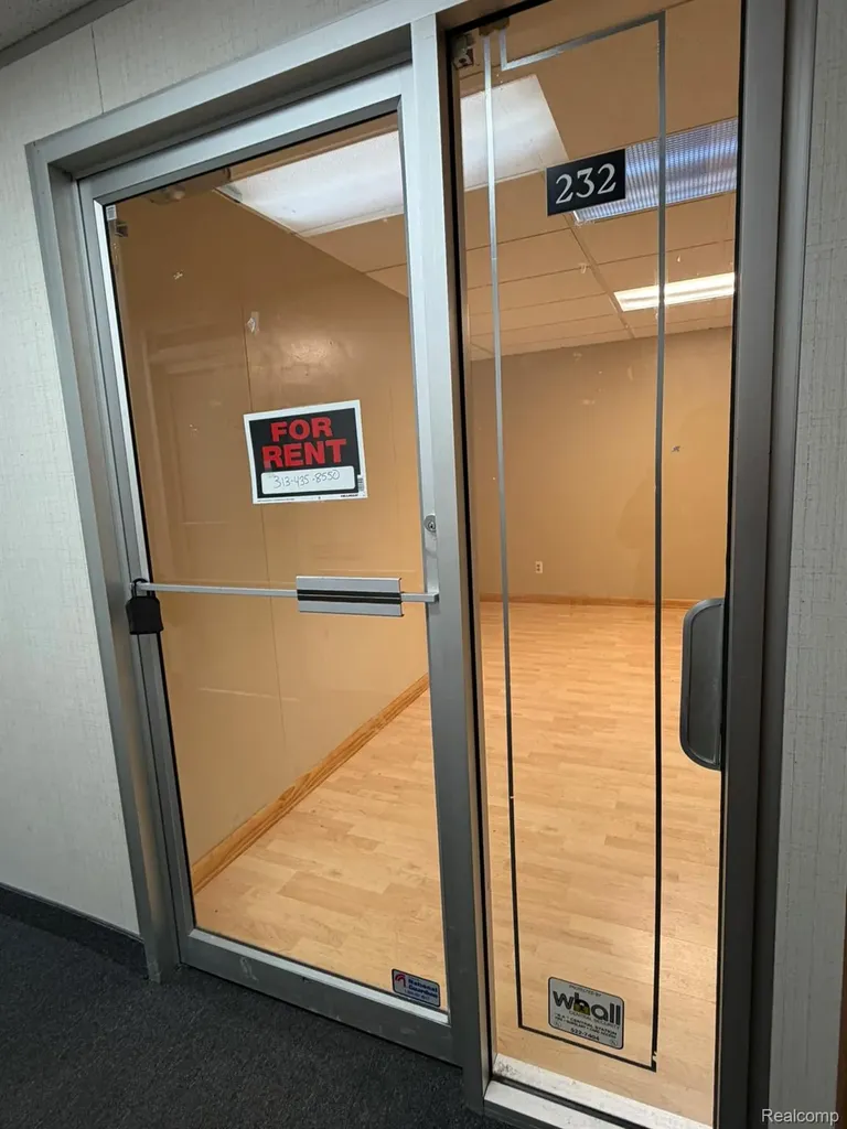 25140 Lahser-multiple Suites Road Southfield City MI 48033