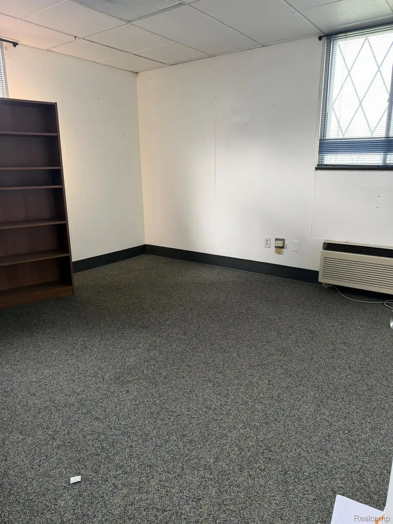 25140 Lahser-multiple Suites Road Southfield City MI 48033