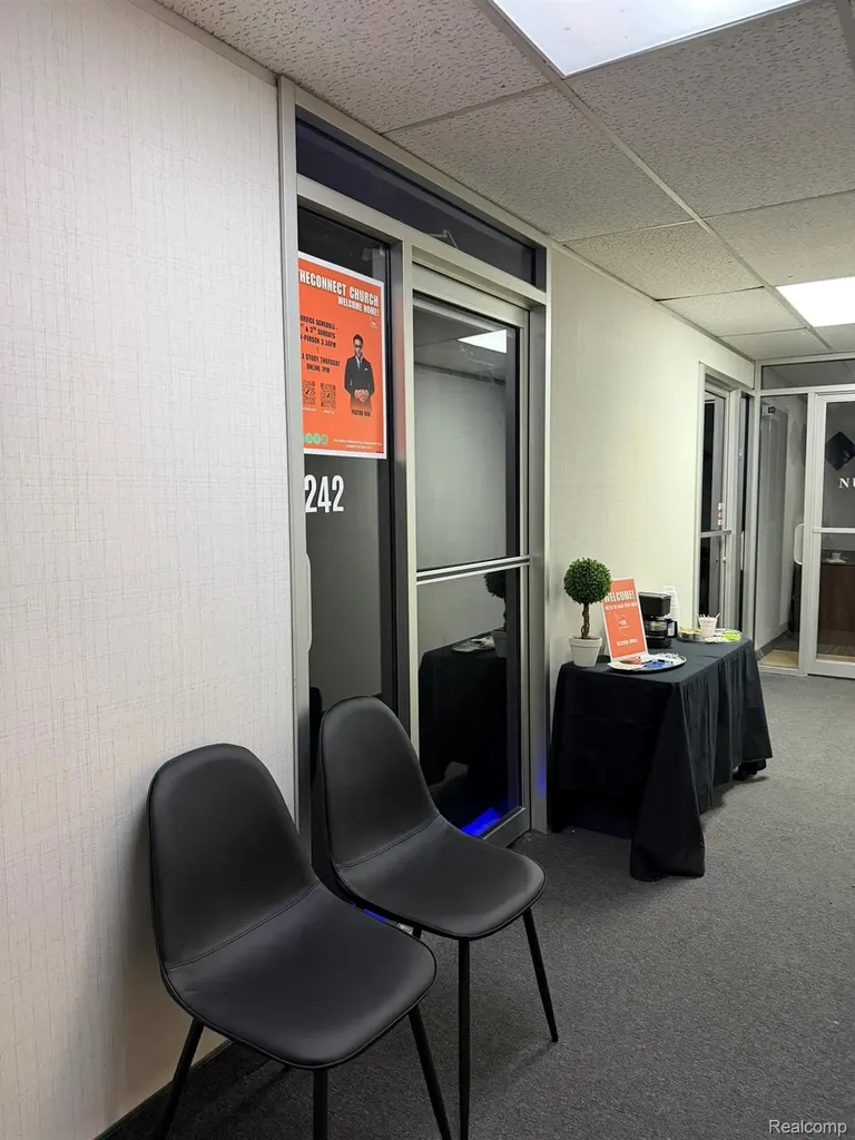 25140 Lahser-multiple Suites Road Southfield City MI 48033