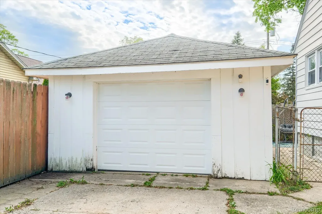 825 N Monroe Street Lapeer City MI 48446