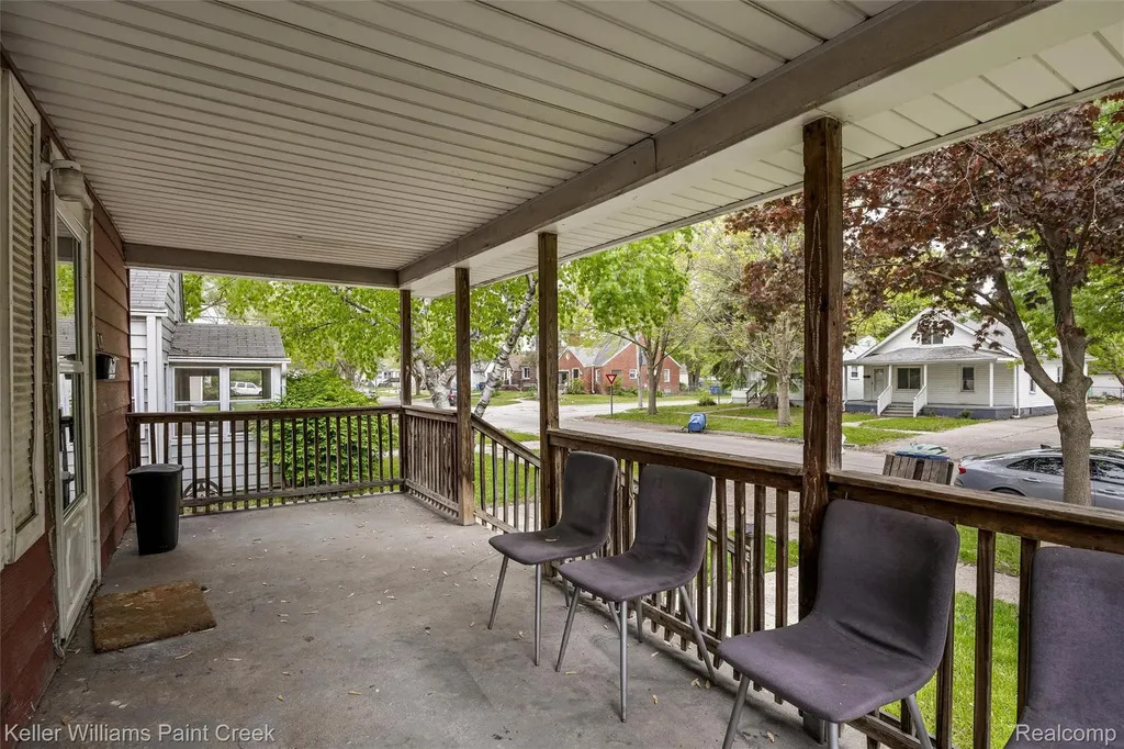 7275 Orchard Avenue Warren City MI 48091