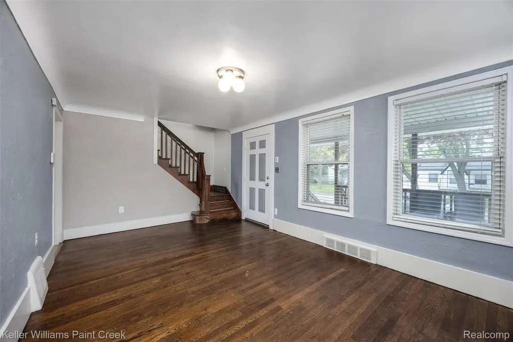 7275 Orchard Avenue Warren City MI 48091