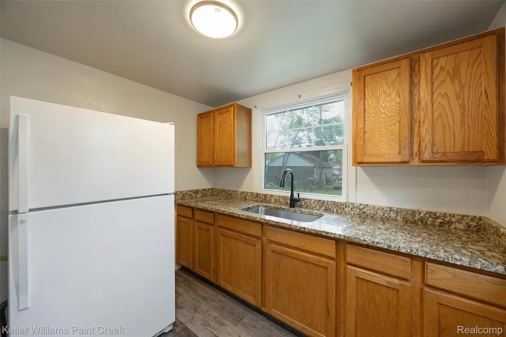 7275 Orchard Avenue Warren City MI 48091