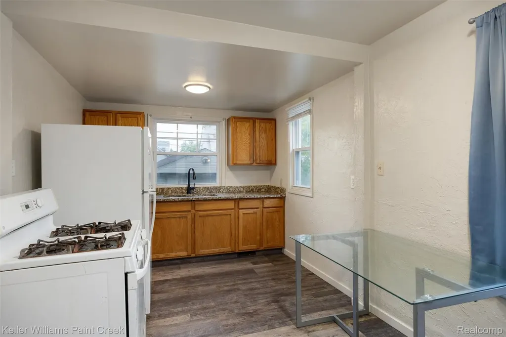 7275 Orchard Avenue Warren City MI 48091