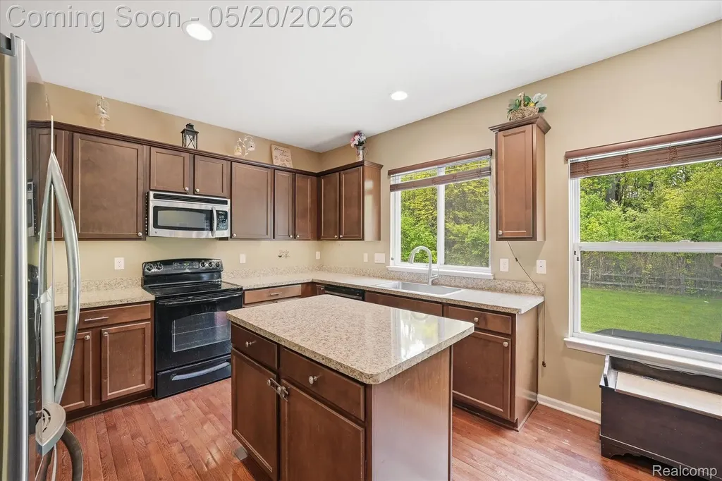 17154 Dew Point Court Brownstown Charter Township MI 48174