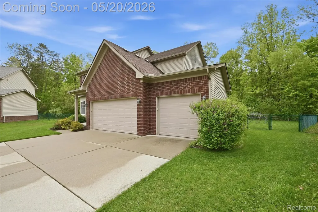 17154 Dew Point Court Brownstown Charter Township MI 48174