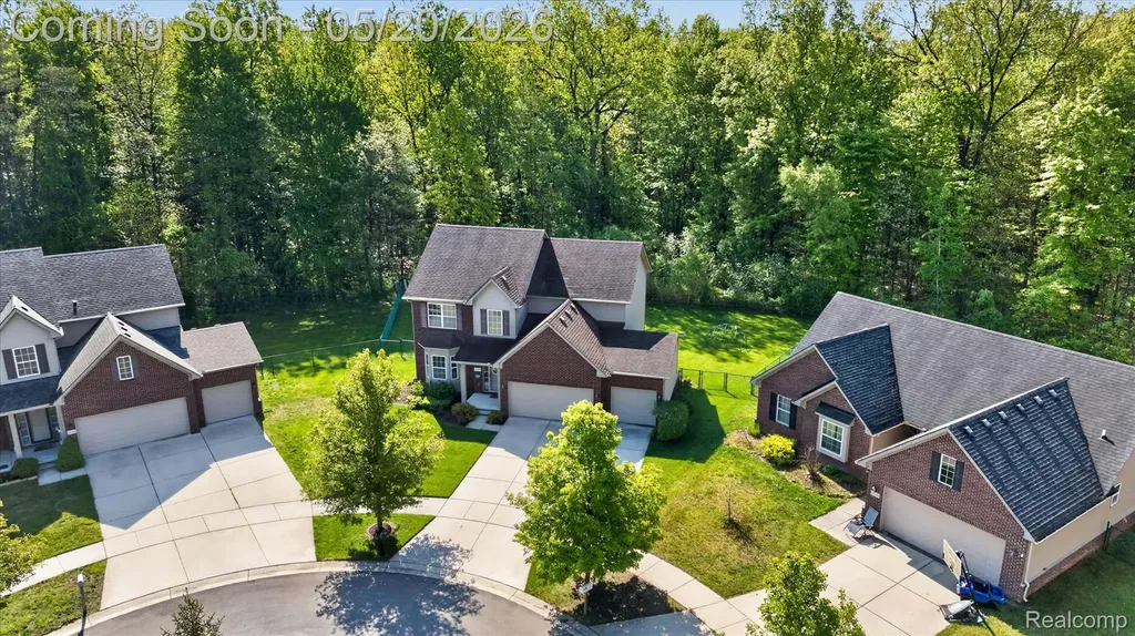 17154 Dew Point Court Brownstown Charter Township MI 48174