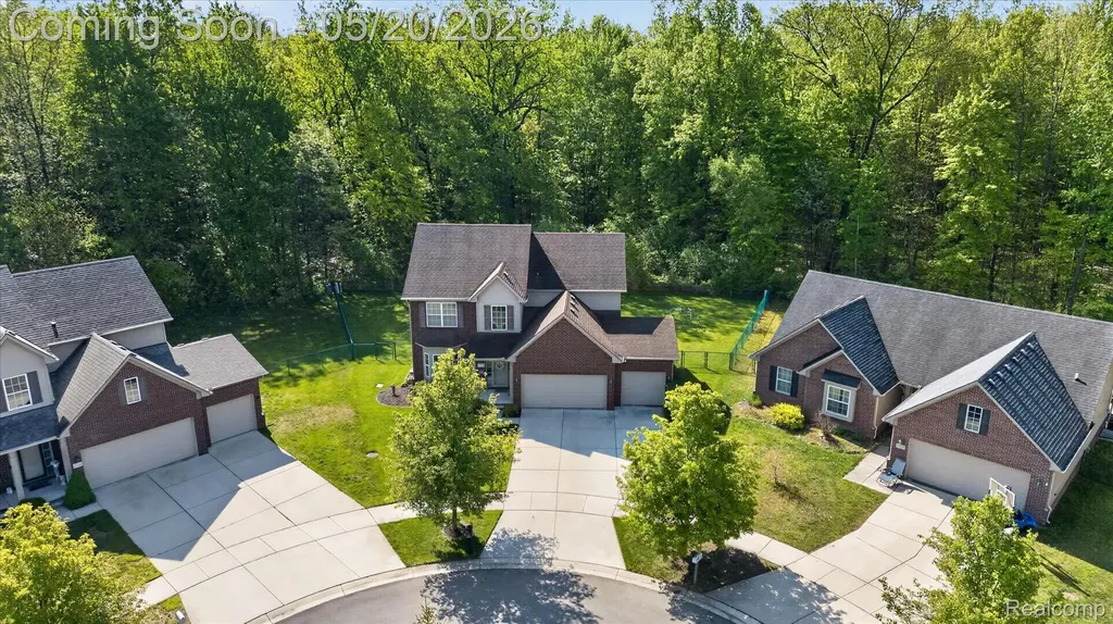 17154 Dew Point Court Brownstown Charter Township MI 48174