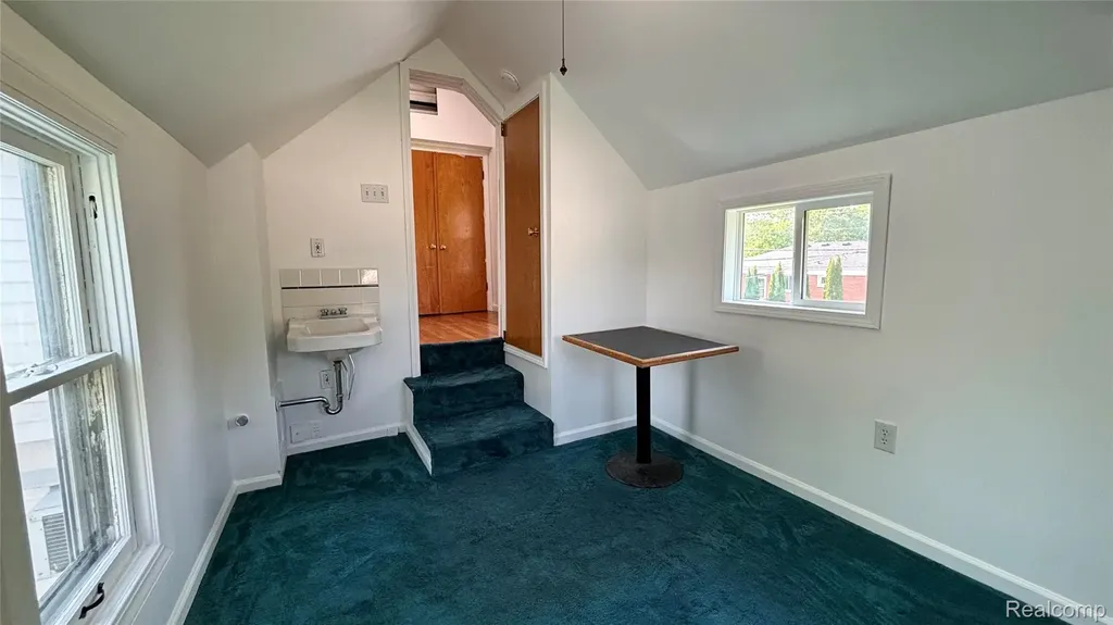 25000 Ann Arbor Trail Dearborn Heights City MI 48127