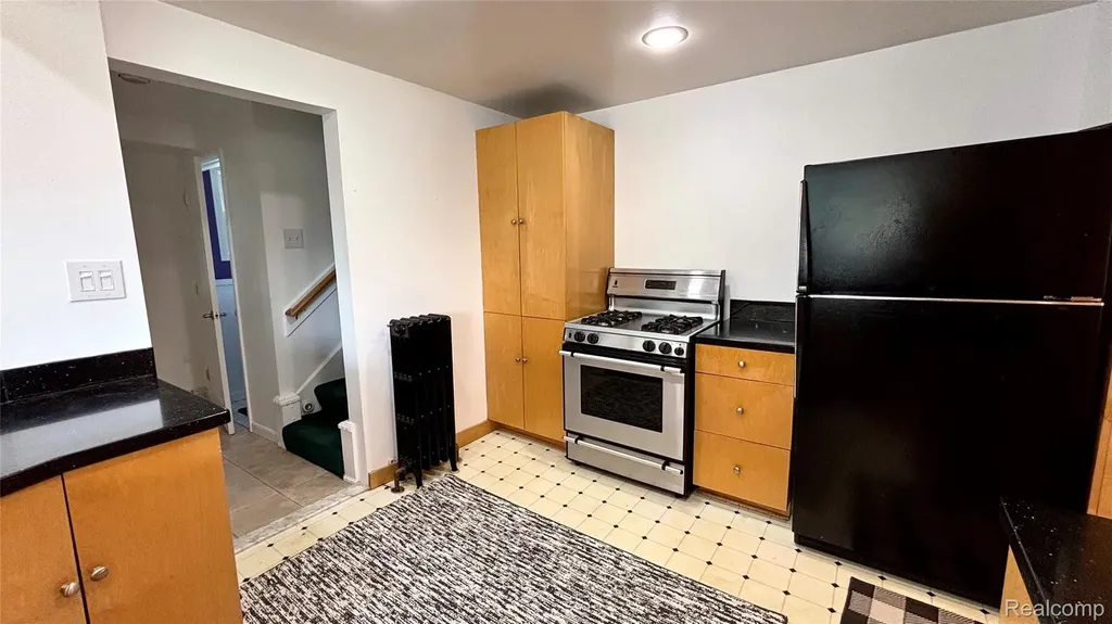 25000 Ann Arbor Trail Dearborn Heights City MI 48127
