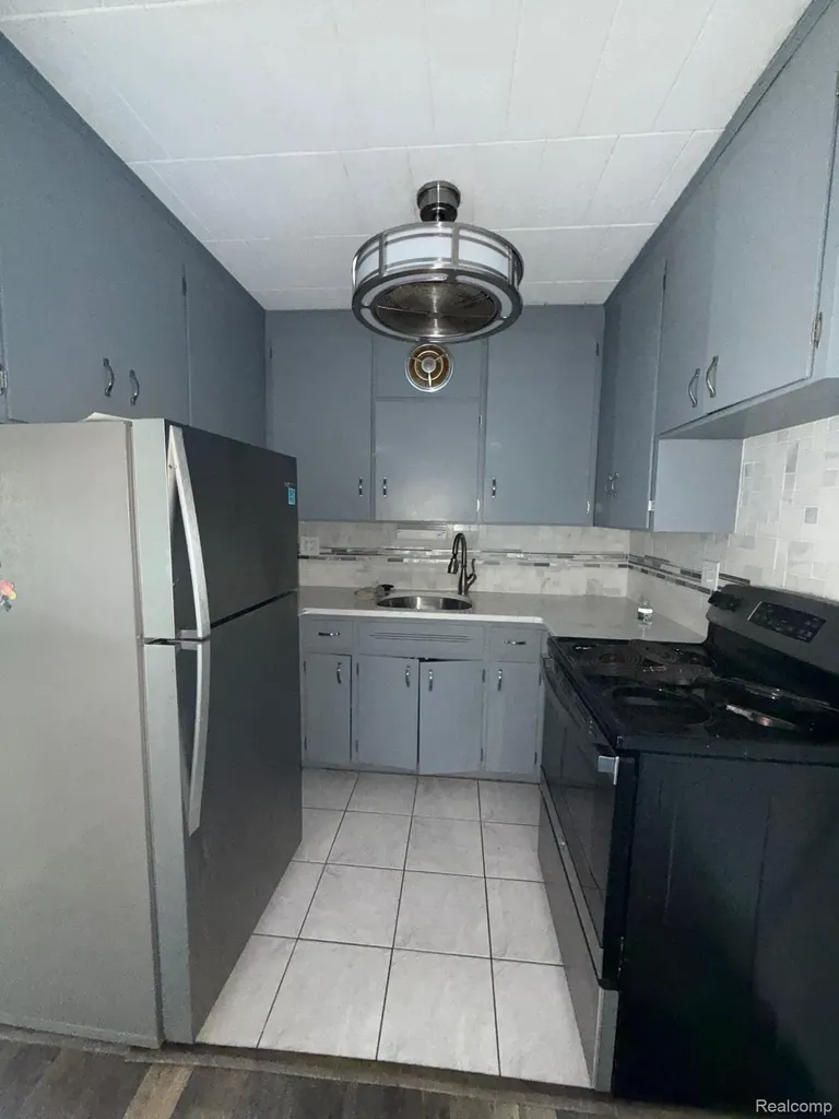8300 E Jefferson Avenue Detroit City MI 48214