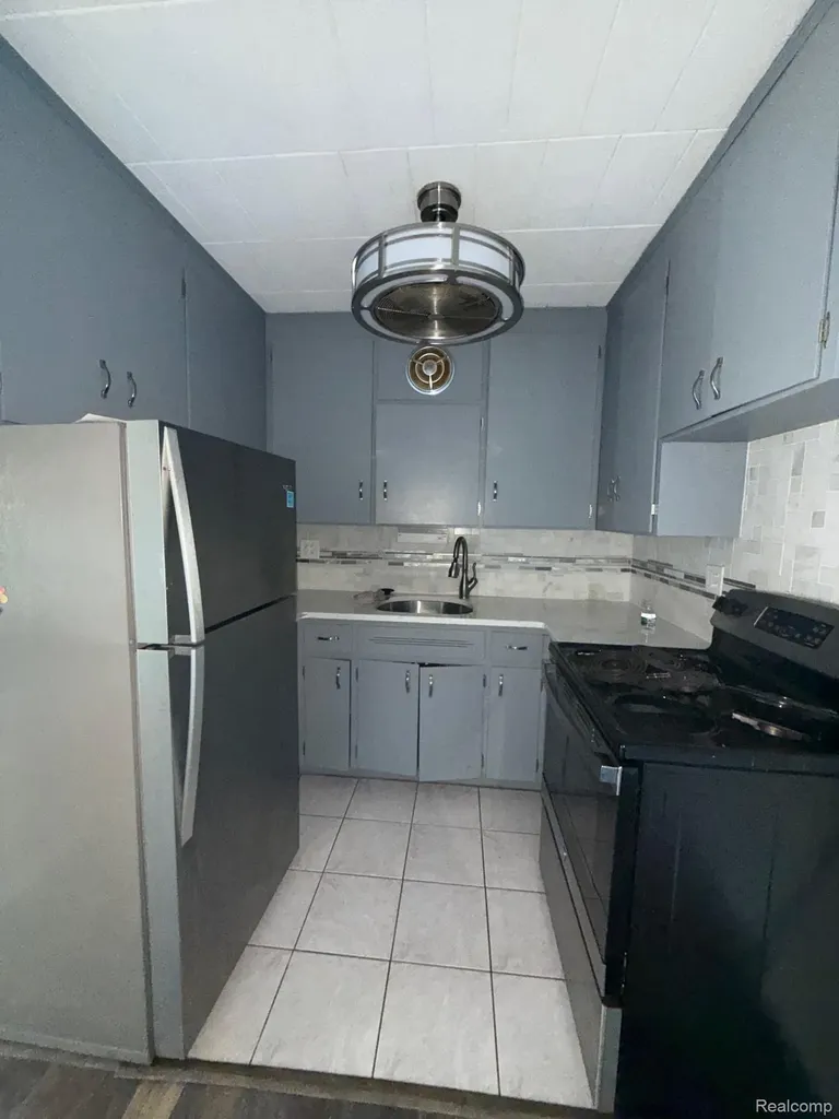 8300 E Jefferson Avenue Detroit City MI 48214