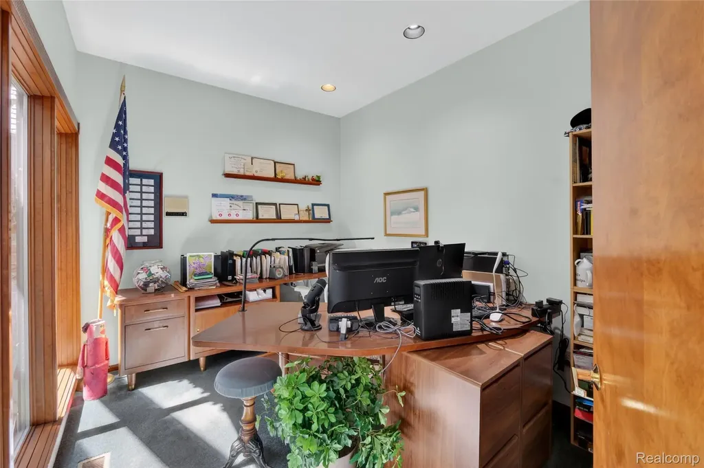 24 Chateaux Du Lac Fenton Charter Township MI 48430