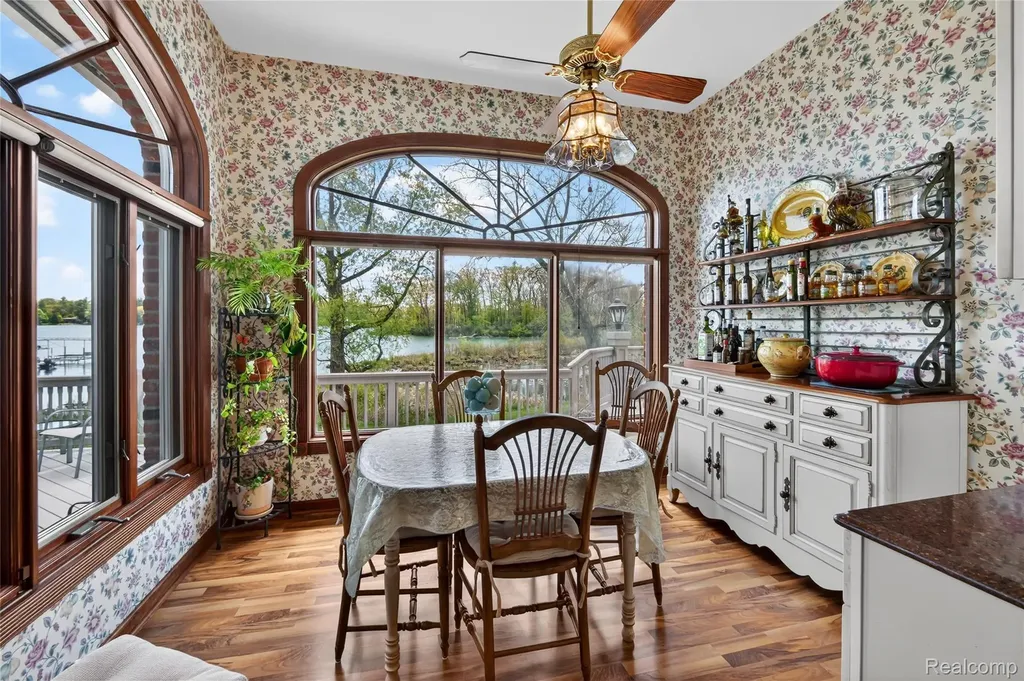 24 Chateaux Du Lac Fenton Charter Township MI 48430