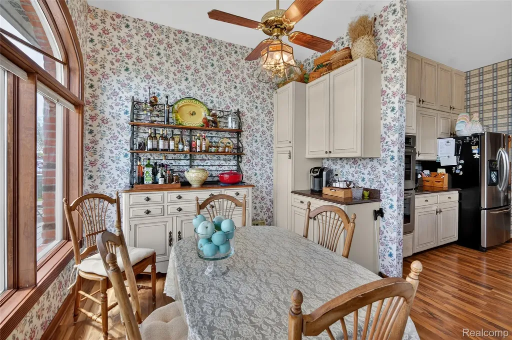 24 Chateaux Du Lac Fenton Charter Township MI 48430