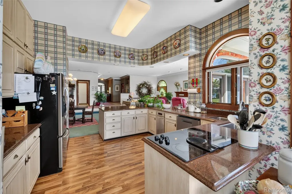 24 Chateaux Du Lac Fenton Charter Township MI 48430