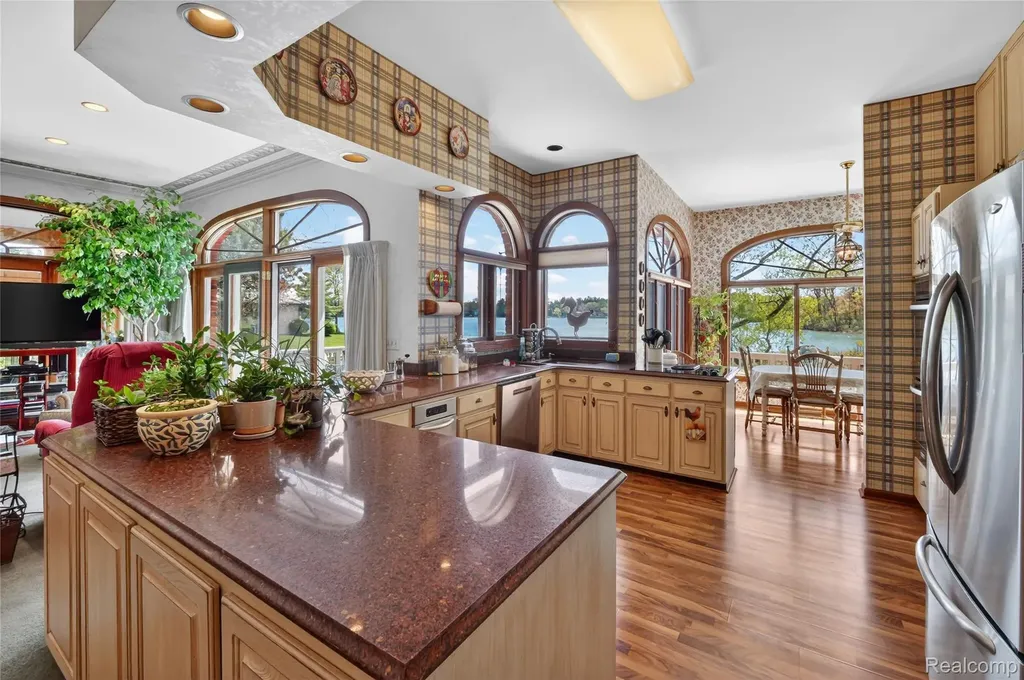 24 Chateaux Du Lac Fenton Charter Township MI 48430