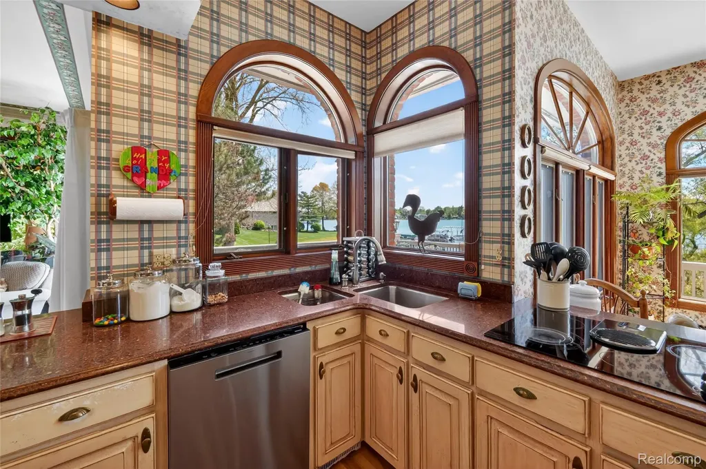 24 Chateaux Du Lac Fenton Charter Township MI 48430