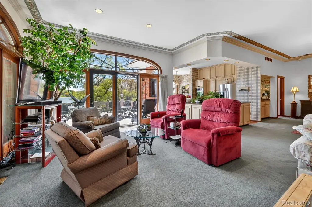 24 Chateaux Du Lac Fenton Charter Township MI 48430