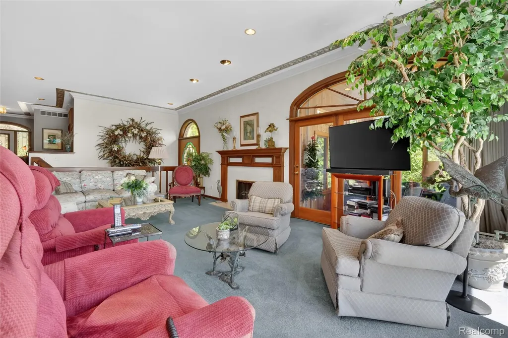 24 Chateaux Du Lac Fenton Charter Township MI 48430