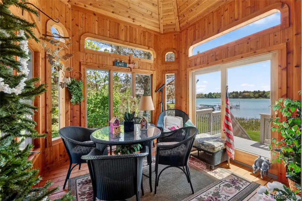 24 Chateaux Du Lac Fenton Charter Township MI 48430